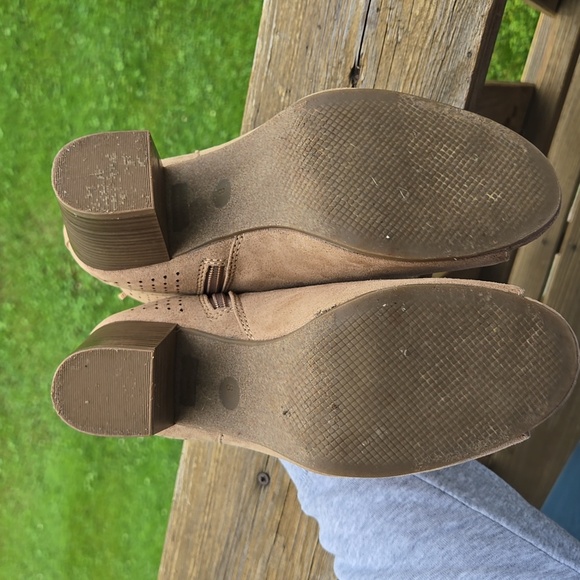 OLD NAVY PEEP TOE Brown SUEDE LIKE SIDE ZIPPER SANDALS 8M - Picture 4 of 4